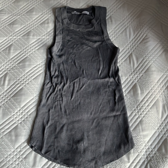 Gray Zara ribbed tank with just a touch of shimmer. szS - Picture 2 of 3